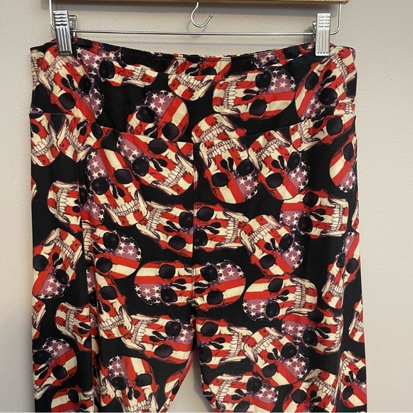 LuLaRoe LEGGINGS UNITED STRONG SUGAR SKULLS
FLAGS AMERICANA JULY 4TH RARE - Picture 6 of 8